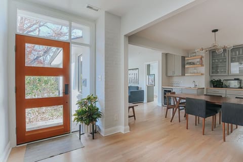 House, Private Bathroom (Hardwood Hall) | Dining