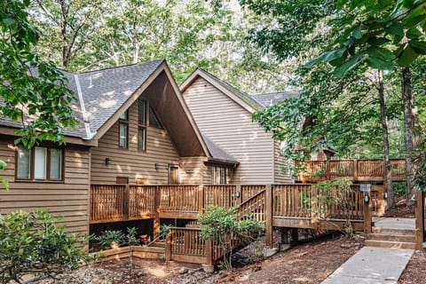 Apartment, Private Bathroom (Laurelwood Hollow) | Exterior