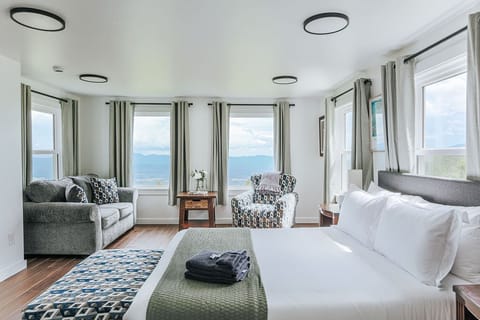 House, Private Bathroom (Swannanoa Guest House) | 1 bedroom