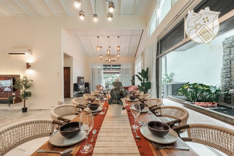 Villa | Dining room