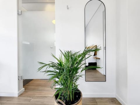 Deluxe Double Room, 1 King Bed, City View | Desk, laptop workspace, free WiFi