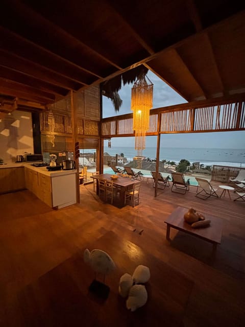 House | 5 bedrooms, high-speed internet