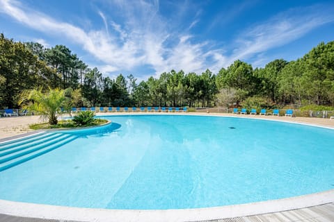Apartment | Pool | Outdoor pool