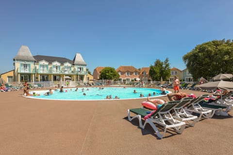 Apartment | Pool | Outdoor pool, a heated pool