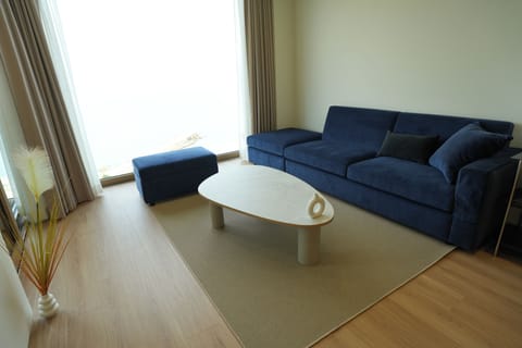 Ocean Superior Ondol Double (1 King Bed, 2 Bedding) | Living area