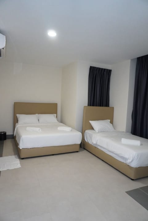 Triple Room | Desk, WiFi (free)