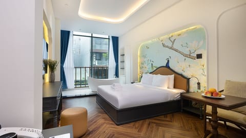 Executive Double Room, 1 Queen Bed, Balcony, City View | Minibar, desk, laptop workspace, blackout drapes