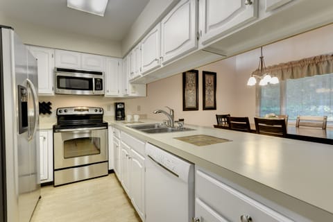 Townhome, 3 Bedrooms (Heather Highlands) | Private kitchen | Coffee/tea maker