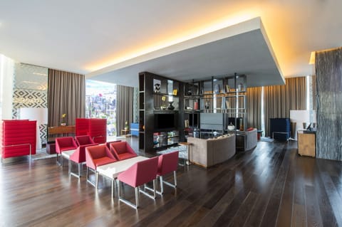 2 bars/lounges, rooftop bar