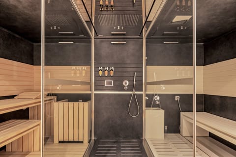 Couples treatment rooms, sauna, steam room, body treatments