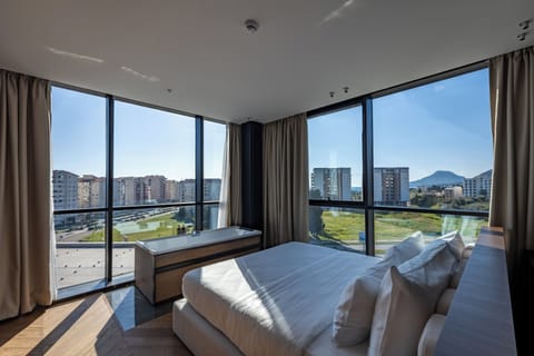 Deluxe Apartment | In-room safe, soundproofing, iron/ironing board, free WiFi
