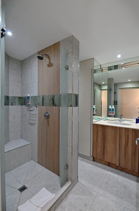 Separate tub and shower, free toiletries, hair dryer, slippers