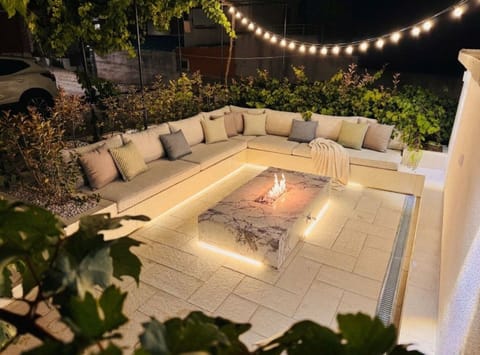House (Four Bedroom Villa with Terrace and O) | Terrace/patio