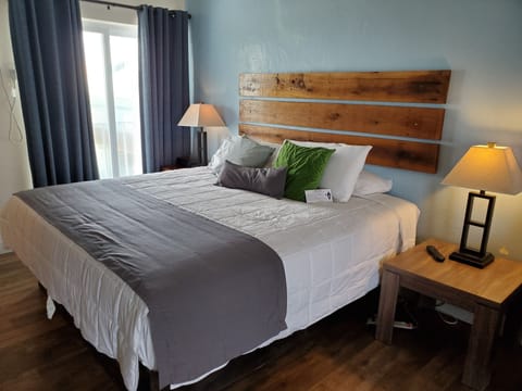 Premium bedding, soundproofing, iron/ironing board, free WiFi