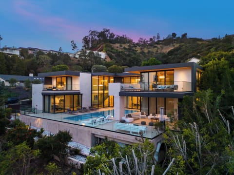 Apartment (Multiple Bedrooms) | Exterior