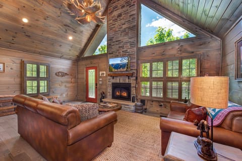 House, 1 King Bed with Sofa bed (The Aspen Cabin) | Interior