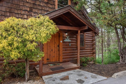 House, Multiple Beds (Gods Grace) | Exterior detail