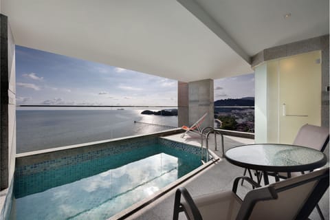 Premium Pool Suite | Balcony