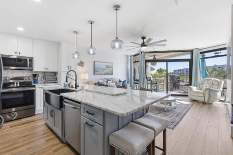 House, Multiple Beds, Balcony (Marker 33- 1C7) | Private kitchen | Dining table
