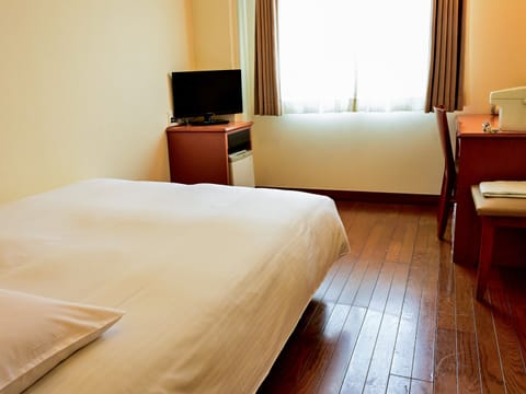 Standard Double Room | Desk, free WiFi, bed sheets