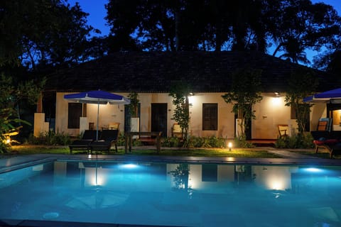 10 outdoor pools