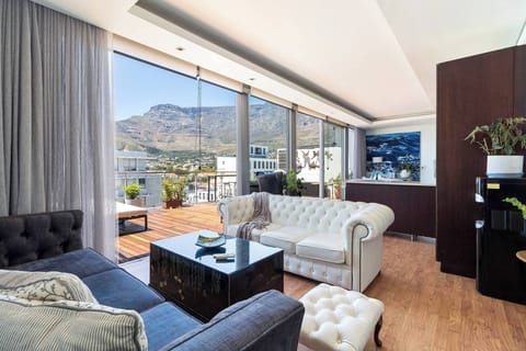 Apartment, 2 Bedrooms, Balcony | Living room