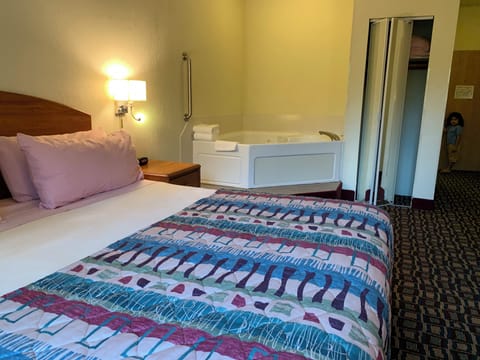King Jacuzzi Room | Free WiFi, bed sheets