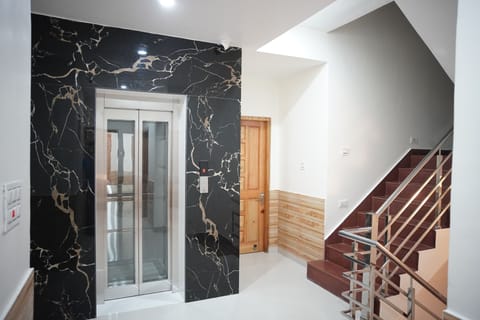 Deluxe Single Room, Hill View | Interior