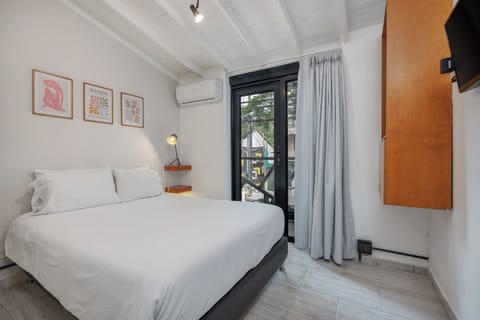 Deluxe Apartment, Balcony | Free WiFi