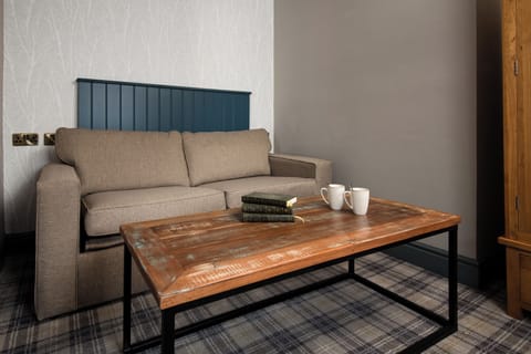 Family Room | Desk, free WiFi, bed sheets