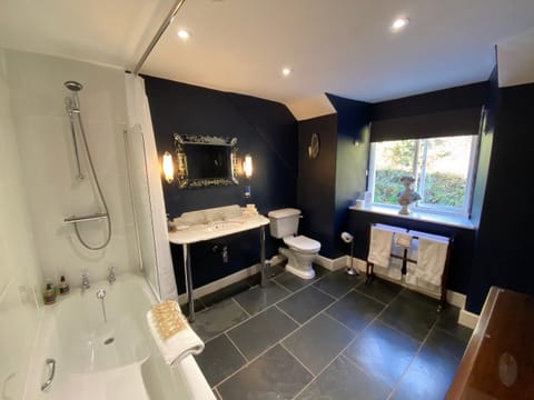Deluxe Double Room, Ensuite | Bathroom