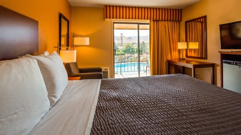 Standard Room, 1 Queen Bed, Refrigerator & Microwave, Pool View | View from room