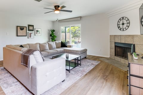 House (5 Bedrooms) | Interior