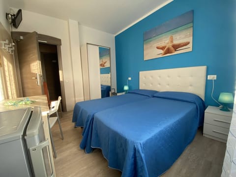 Double or Twin Room | Free cribs/infant beds, free WiFi, bed sheets