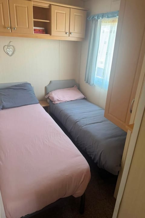 3 bedrooms, iron/ironing board, WiFi (free), bed sheets