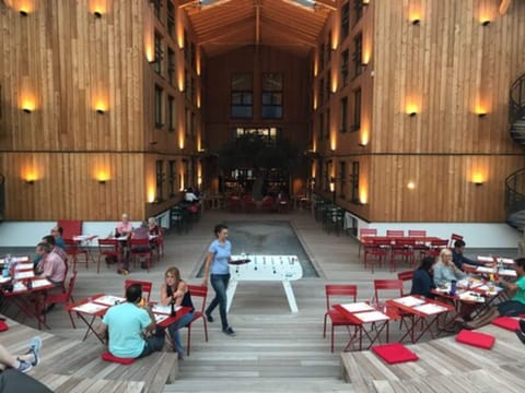 Lunch and dinner served, French cuisine