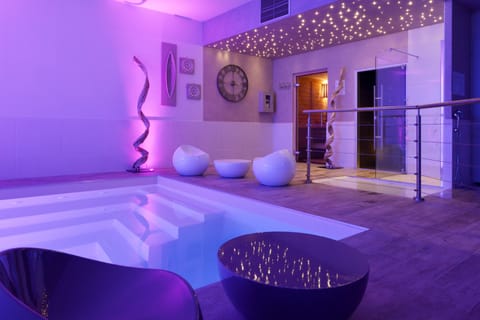 Sauna, steam room, massages