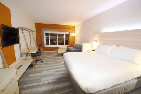 Desk, blackout drapes, iron/ironing board, free WiFi