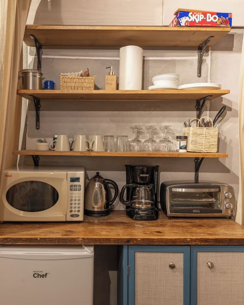 Basic Cabin, 1 Bedroom (La Cabane) | Blackout drapes, free WiFi, bed sheets