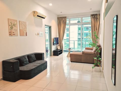 Junior Apartment, Garden View | Living area