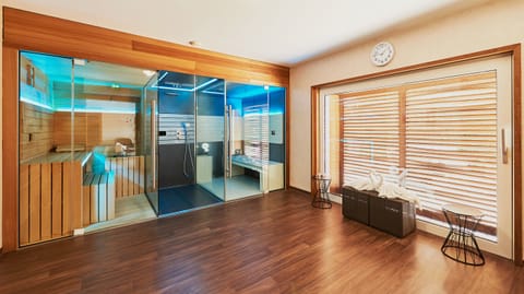 Sauna, hot tub, steam room, Turkish bath, body treatments, body wraps