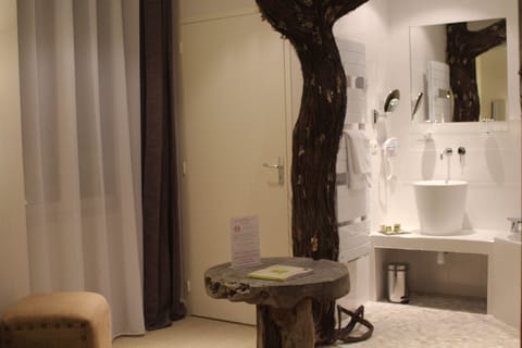 Superior Double Room | Bathroom | Shower, hair dryer, bathrobes, towels