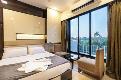 Deluxe Double Room | Desk, laptop workspace, rollaway beds (surcharge), WiFi (free)