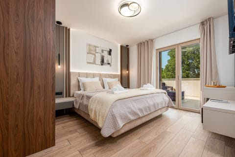 3 bedrooms, cribs (free), bed sheets