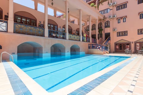 Outdoor pool, sun loungers