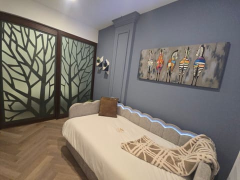 Exclusive Apartment | In-room safe, iron/ironing board, WiFi (free)