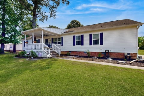House (4 Bedrooms) | Front of property