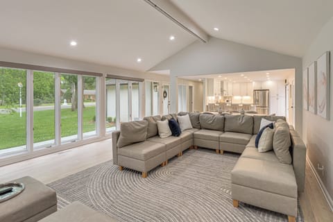 House (5 Bedrooms) | Interior