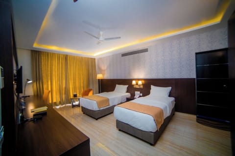 Deluxe Twin Room | In-room safe, blackout drapes, iron/ironing board, WiFi (free)