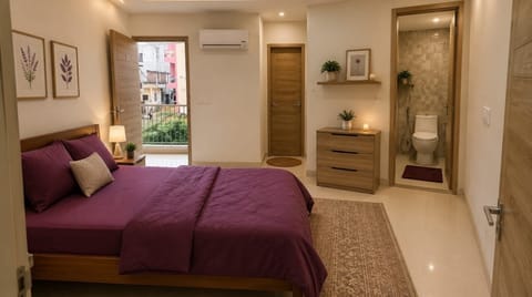 Desk, laptop workspace, iron/ironing board, free WiFi